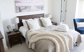 Seas The Day Beachfront Apartment Ramsgate - Sleeps 4